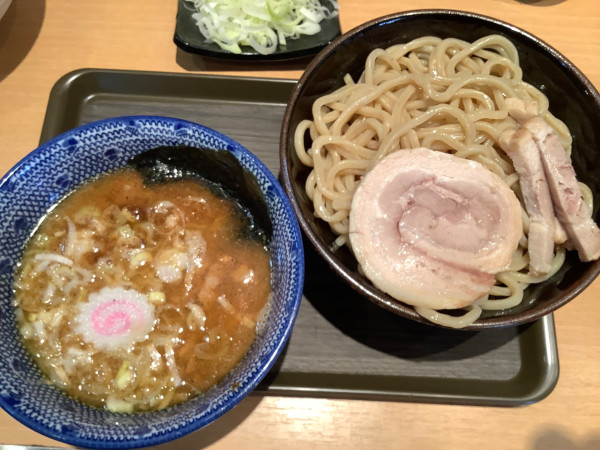 「中盛つけ半チャーシュー　＋　つけ汁増量　＋　ネギ」@くり山の写真