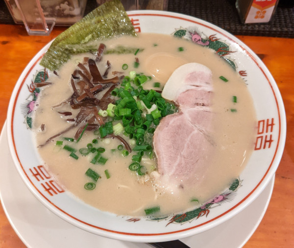 「豚骨ラーメン + 味玉」@Hale Bale&豚骨バリカタの写真