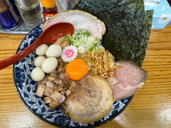 「特製チャーシューまぜそば　うずら背脂トッピング」@中華ソバ ハマダヤ 50号バイパス店の写真