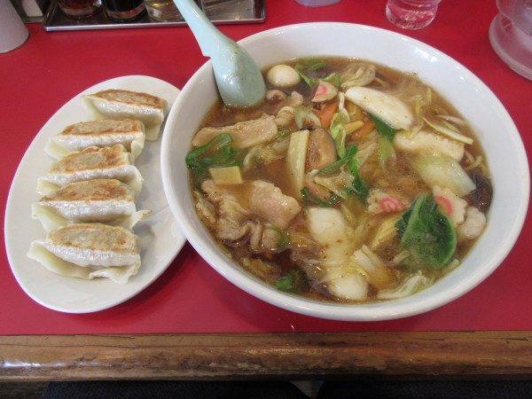 「広東麺（１０９０円）＋大盛２１０円＋ギョーザ５５０円」@手打ラーメン 珍来 田中店の写真