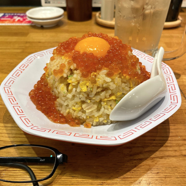 「いくら焼き飯」@てんぐ大ホール 鶴見東口店の写真