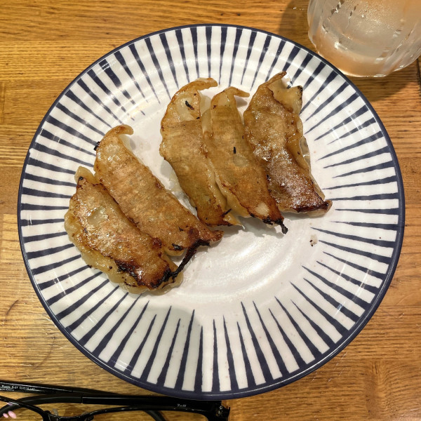 「薄皮 焼き餃子(5個)」@てんぐ大ホール 鶴見東口店の写真