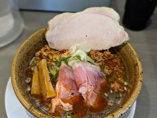 「限定くらふと　黒ごまのおそば冷やし　塩釜チャーシュートッピング」@麺房 鶏くらふとの写真