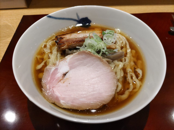 「醤油そば・中太手もみ麺」@麺 みつヰの写真