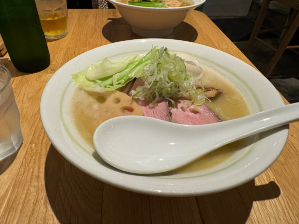 「特製鶏白湯ラーメン」@小さな野はらの木の下での写真