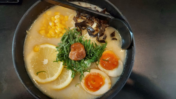 「なつのしお（冷やしラーメン）900円」@らーめん梁山泊の写真