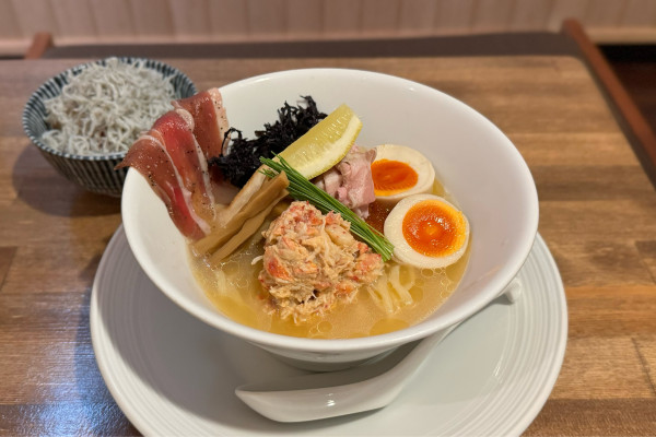 「【限定】冷やしらぁ麺 がごめ昆布水×花咲ガニ出汁¥1600」@酒肴場 屯の写真