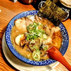 節系濃厚とんこつ全部のせ