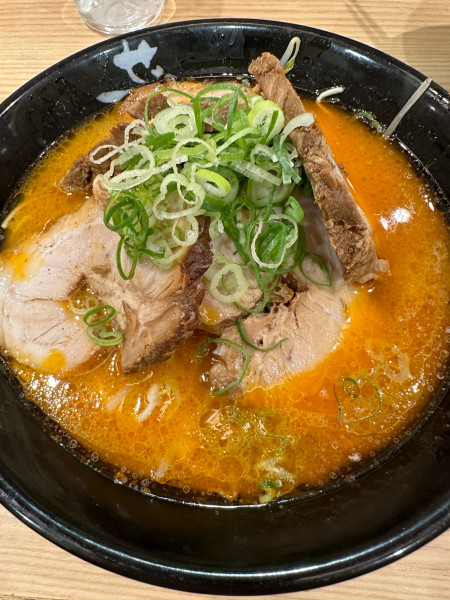 「シビレ豚骨ラーメン」@せたが屋 羽田国際空港店の写真