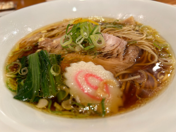 「地鶏醤油そば　950円」@麺's キッチン RIRIの写真