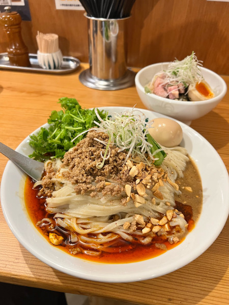 「汁なし黒酢担々麺」@ラーメン イロドリの写真