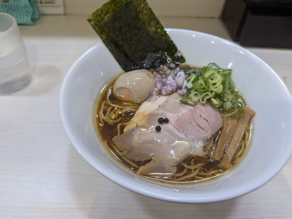 「味玉醤油らーめん」@麺や 魁星の写真