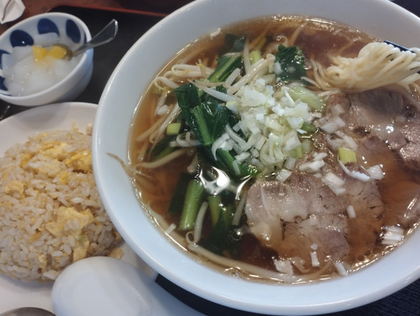 「ランチ チャーシュー麺＋半炒飯(800)」@安源楼 本店の写真