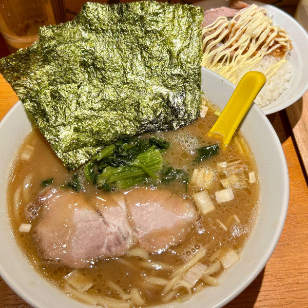 「らーめん（麺やわらかめ）＋ライス」@ハウスラーメン ヌードルズの写真