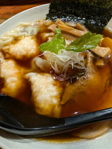 「醤油ワンタン麺」@純手打ち 麺と未来の写真
