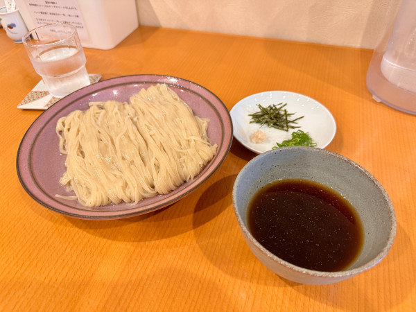 「【限定】鮎焼干しのかけつけそば〜ざる蕎麦風」@麺々結びの写真