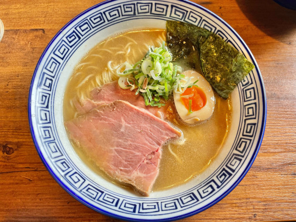 「濃厚とんこつラーメン」@かなで食堂の写真