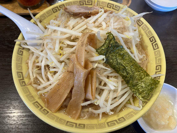 「もやし麺(太麺)＋ニンニクトッピング(JAFクーポン) 900円」@江川亭 南多摩店の写真