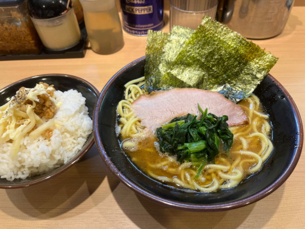 「ラーメン（並）　ライス」@輝道家直系 皇綱家の写真