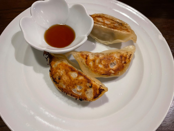 「焼き餃子（３個）　￥１５０」@本格中国料理 赤壁の写真