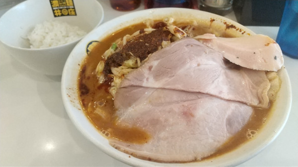 「辛辛濃菜麺大盛　辛さ控えめ　サービス小ライス」@濃菜麺 井の庄 荻窪店の写真