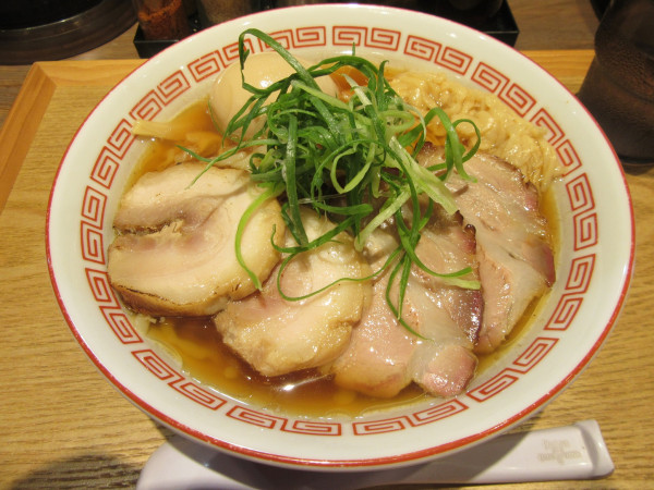 「特製醤油（１３００円）＋手揉み３０円＋和え玉２　３００円」@麺処 明りの写真