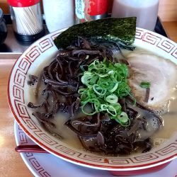 長浜らーめん（８００円）＋きくらげ（１００円）