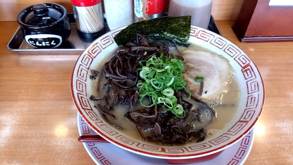 「長浜らーめん(800円)+きくらげ(100円)」@博多長浜らーめん 六角堂 橋本店の写真