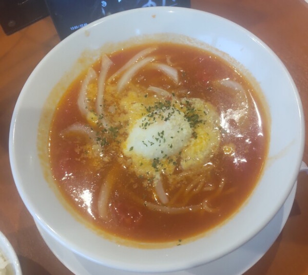 「トマト＆カレーらーめん ・ライスセット860円」@幸楽苑 山形白山店の写真