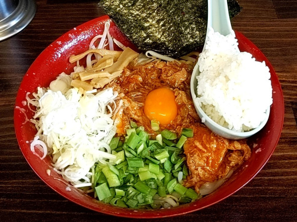 「ホルモンまぜそば」@ラーメン 詠多の写真