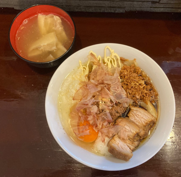 「【まぜそば変更】ワンタンめん+めし×2」@手打ち 陰日向の写真