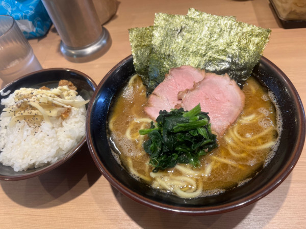 「ラーメン（並）　ライス」@輝道家直系 皇綱家の写真