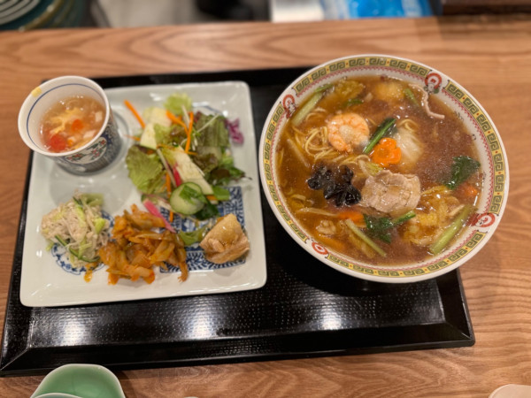「虎坊ランチ広東麺.小菜盛り合わせプレート.スープ 1500円」@本格中華 虎坊の写真