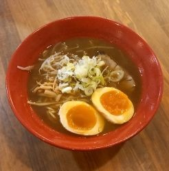 「牛骨カレーラーメン」@牛骨ラーメン たかうな 米子西福原店の写真
