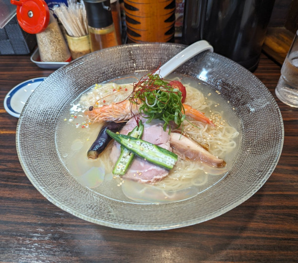 「はちきん地鶏と真鯛・ホタテ出汁のプレミアム塩冷やし麺」@らー麺 あけどやの写真