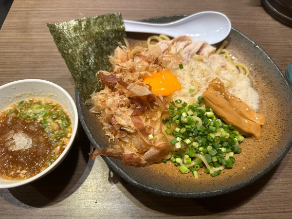 「氷結ぶっかけねばとろ月見」@東京豚骨拉麺 ばんから 秋葉原店の写真