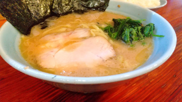 「#ラーメン #850円 #中ライス #150円」@萬家の写真