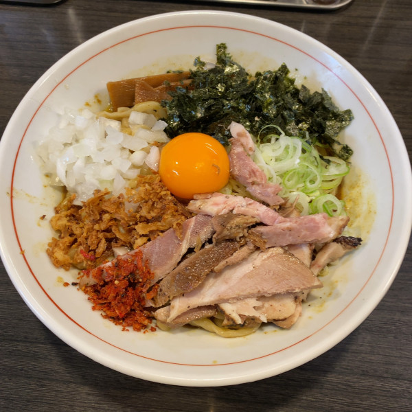 「魚介カレーまぜそば（手揉麺）1000円」@ラーメンつけ麺 奔放の写真