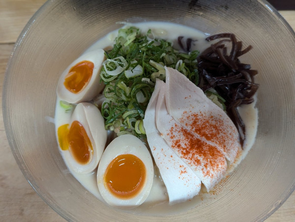 「冷し豚骨らーめん」@まんねん 梅田本店の写真