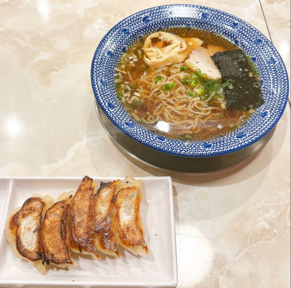 「【Cセット】下北餃子+半中華そば」@下北餃子 アカシの写真