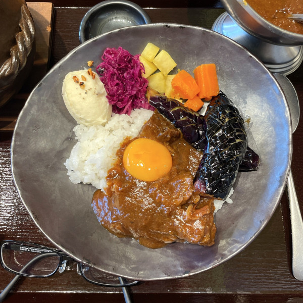 「和牛ビーフカレー（一辛） 茄子 奥久慈卵」@一体感の写真