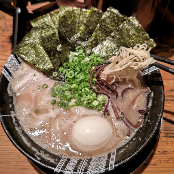 「特製ラーメン(1200円)」@博多一双 博多駅東本店の写真