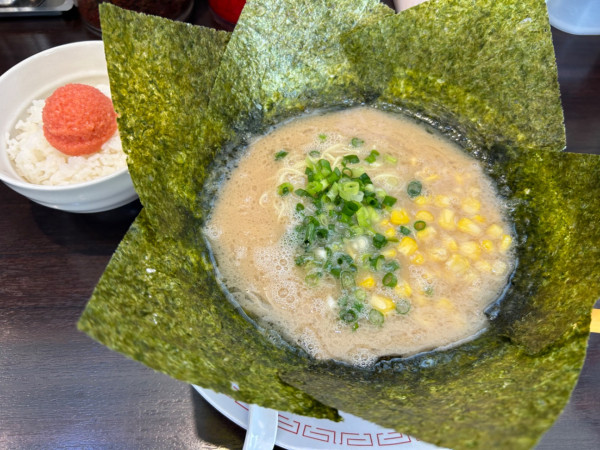 「朝ラーメン700円+明太子ごはん300円+コーン150円」@博多らーめん ひまわりの写真