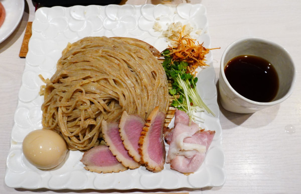 「【限定】鮭節のざるSOBA＋大盛り＋鴨チャー＋味玉＋生ビール」@柳麺 呉田-goden-の写真
