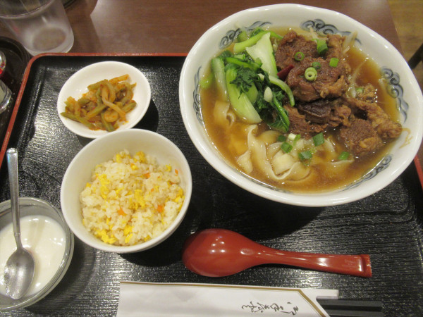 「牛肉刀削麺（950円）」@中華料理 品香斎の写真