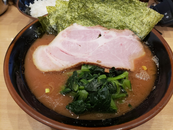 「ラーメン並＋のり」@横浜家系ラーメン 武虎家 尾山台店の写真