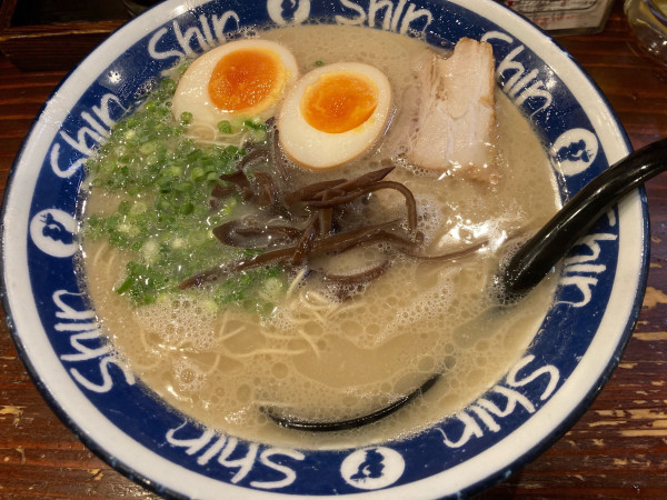 「煮卵ラーメン」@博多ラーメン ShinShin 博多デイトス店の写真