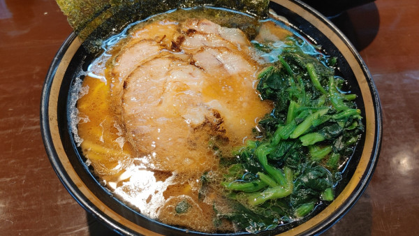 「チャーシューメン　ほうれん草トッピング」@家系ラーメン みなみ家の写真