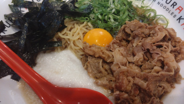 「冷たい牛とろ玉ラーメン」@どうとんぼり神座 東京ドームシティ店の写真