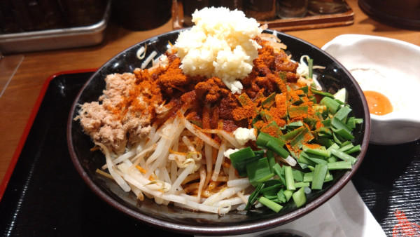 「灼熱背徳MAX油そば」@つけ麺専門店 三田製麺所 水道橋店の写真